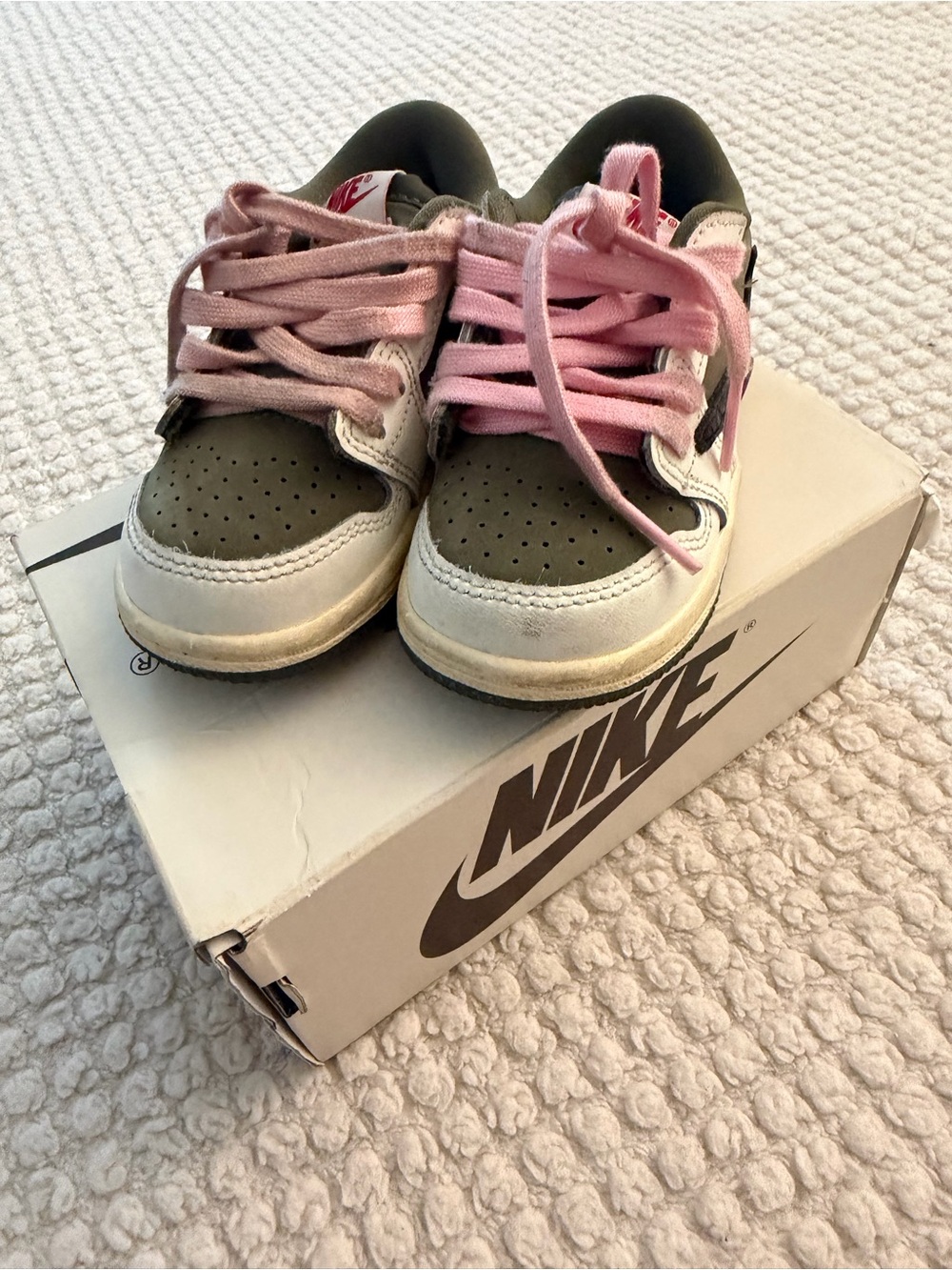 Travis Scott Kids Sneakers in Pink and Olive